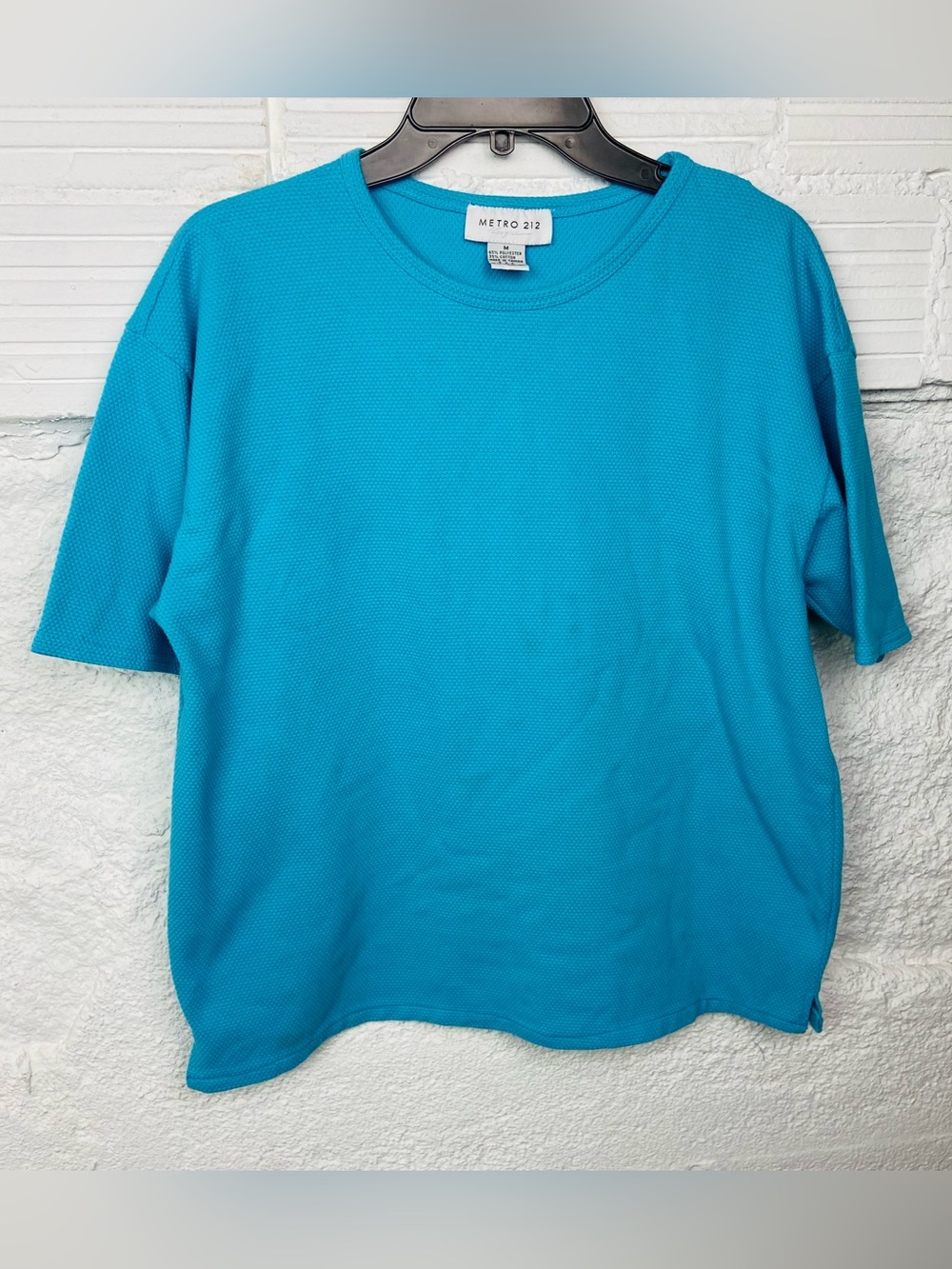 Metro 212 blue Short-Sleeve textured Crew Neck Tee size medium